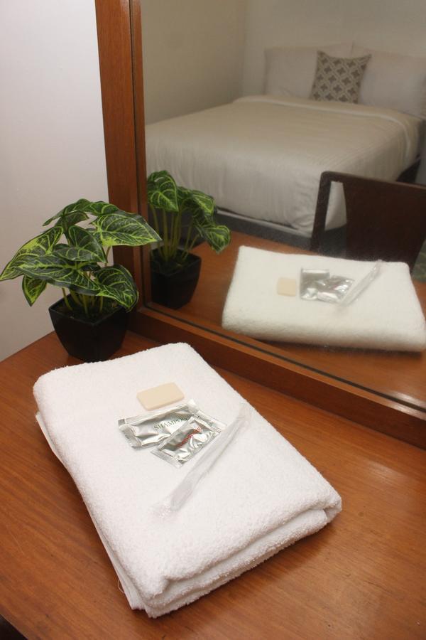 The White Bed And Breakfast Баколод Екстериор снимка