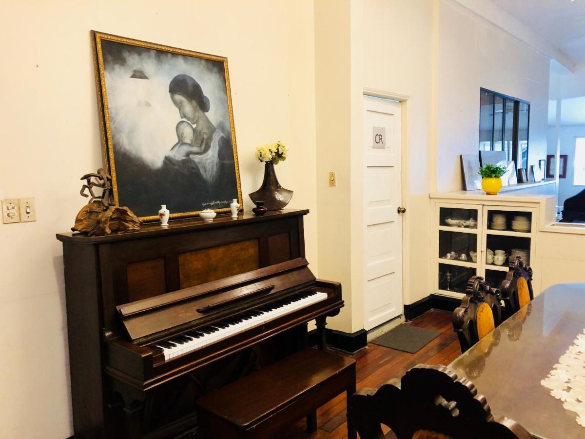 The White Bed And Breakfast Баколод Екстериор снимка